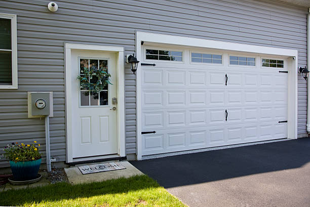 24/7 Emergency Garage Door Panel Replacement experts in Oxoboxo River, CT